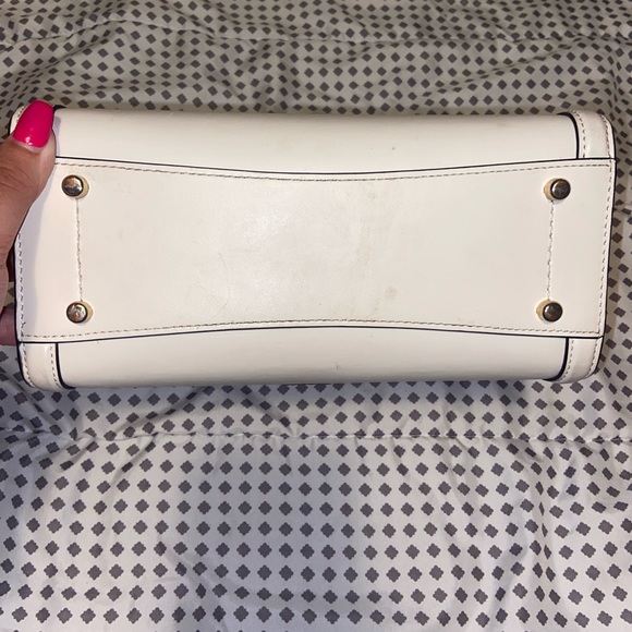 Cream coach bag with shoulder strap included - Picture 8 of 8